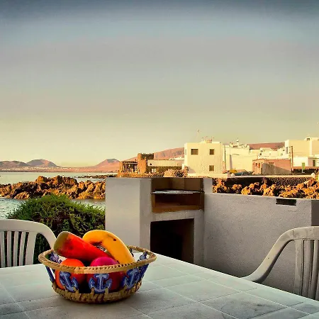 Holiday Casa La Marea, Sea View Sunsets Arrieta (Lanzarote)
